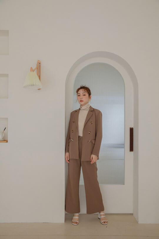 Elle Pant in Khaki