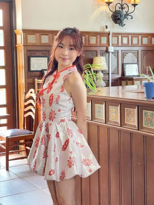 Aurelia Qipao in Red Print